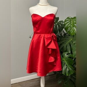 🛍️ Blondie nites by Stacy Sklar red strap less dress excellent condition.